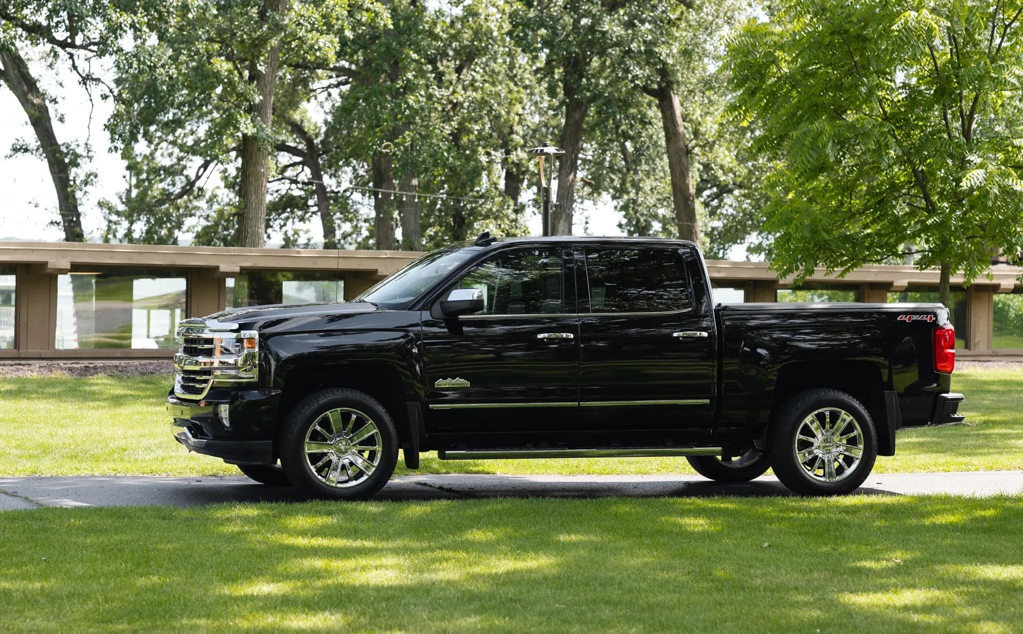 2017 Chevrolet Silverado 1500 High Country 6.2 Crew Cab 4×4, view