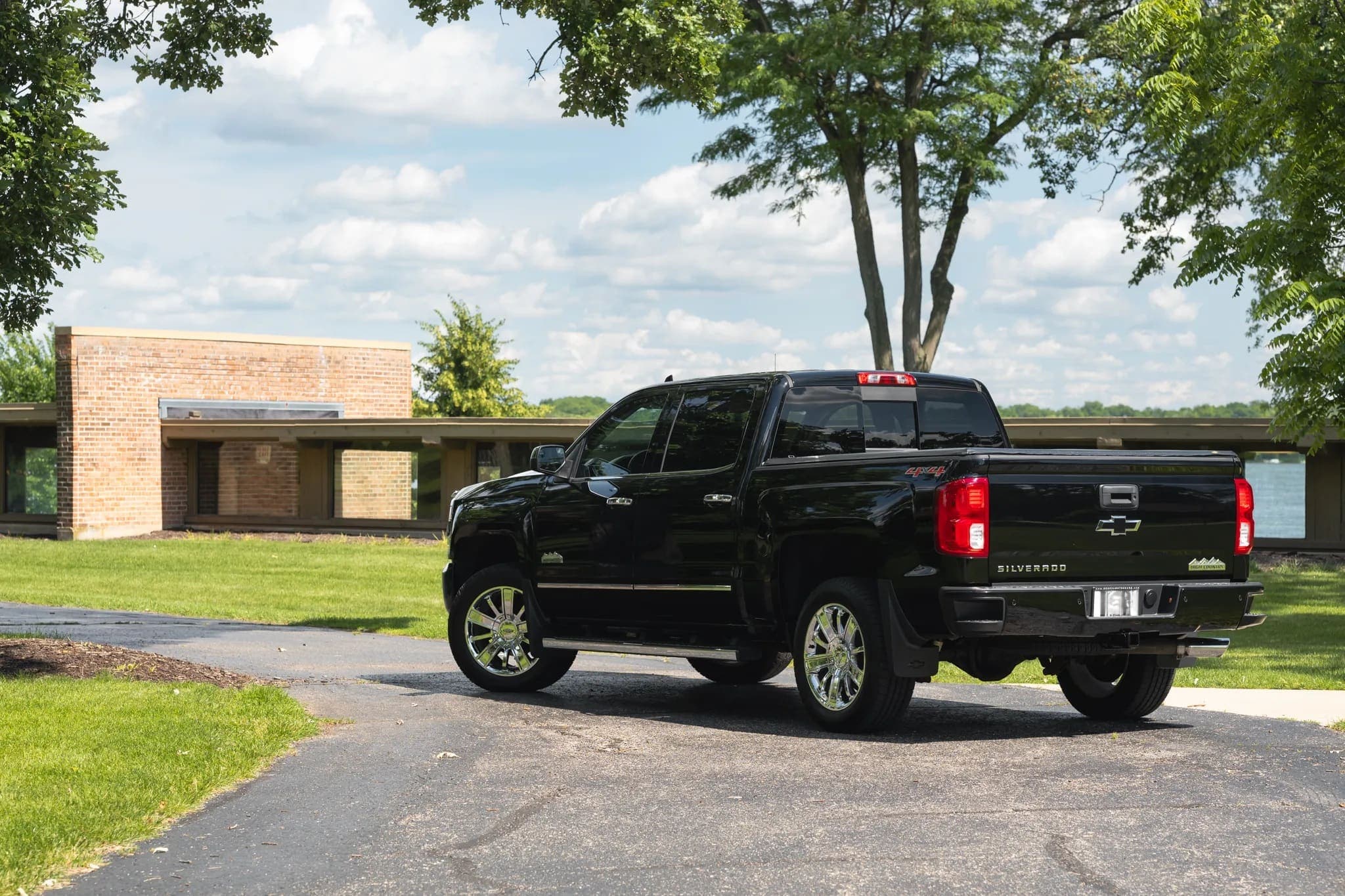 2017 Chevrolet Silverado 1500 High Country 6.2 Crew Cab 4×4, view
