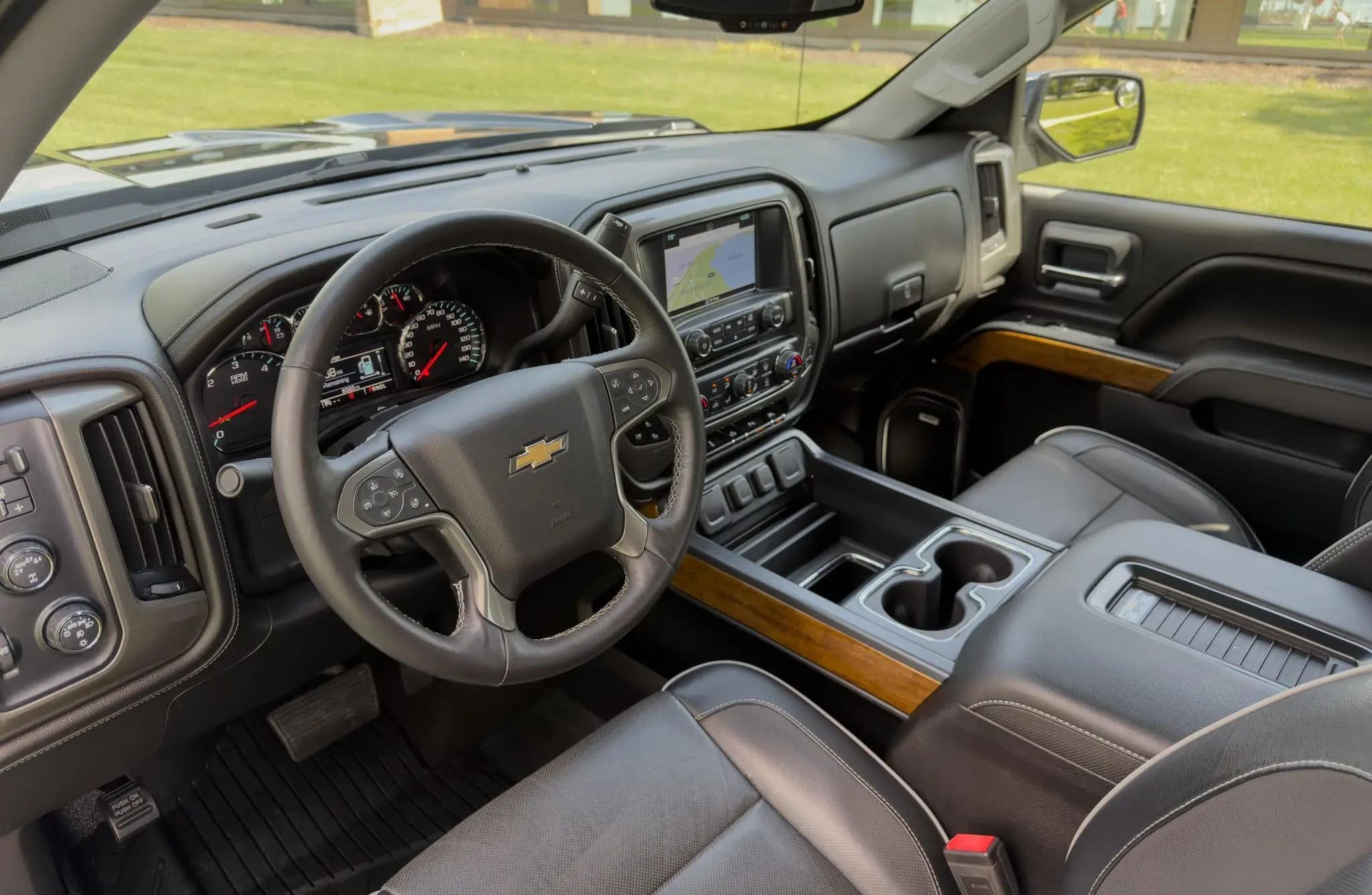 2017 Chevrolet Silverado 1500 High Country 6.2 Crew Cab 4×4, view