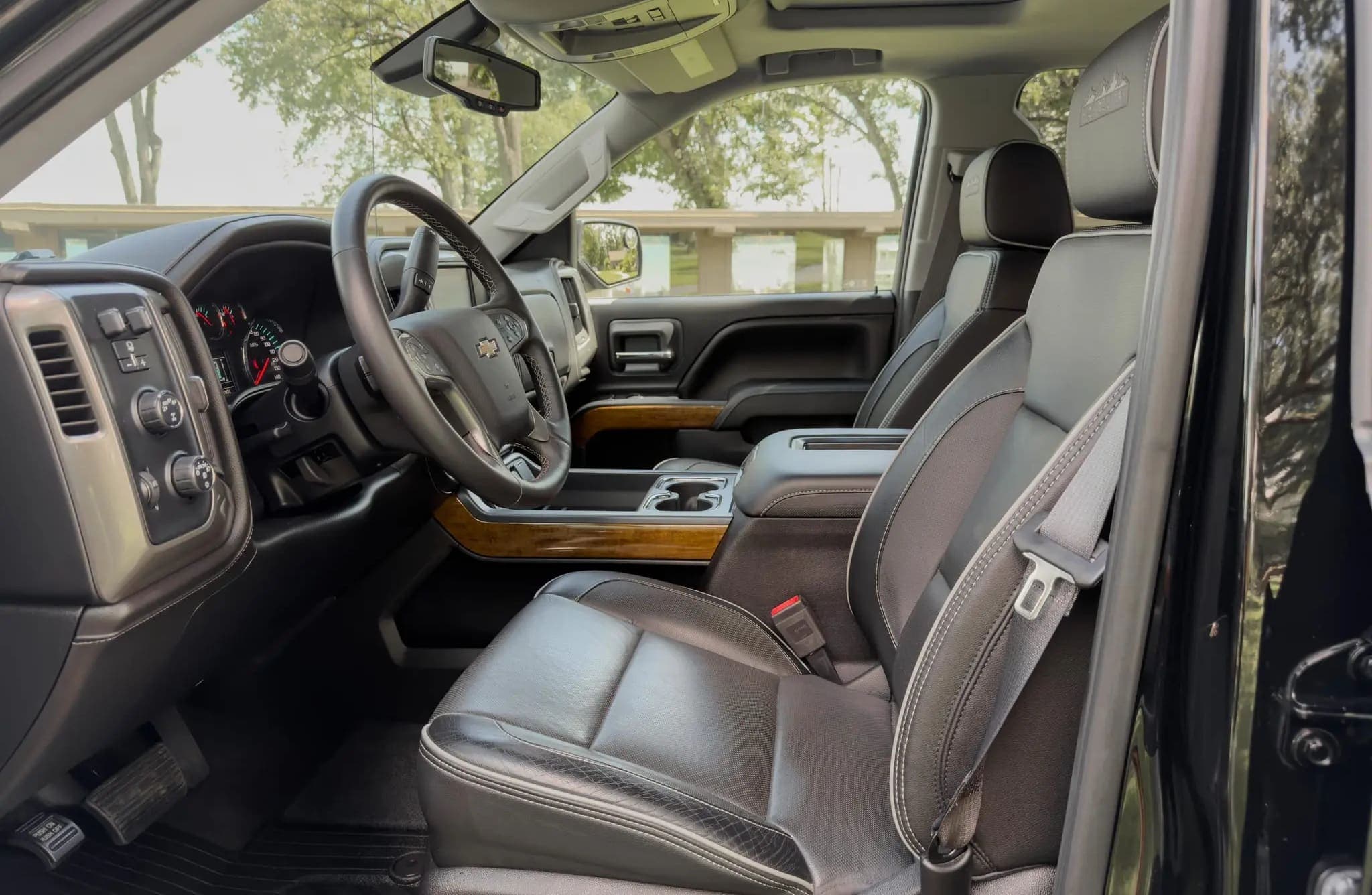 2017 Chevrolet Silverado 1500 High Country 6.2 Crew Cab 4×4, view