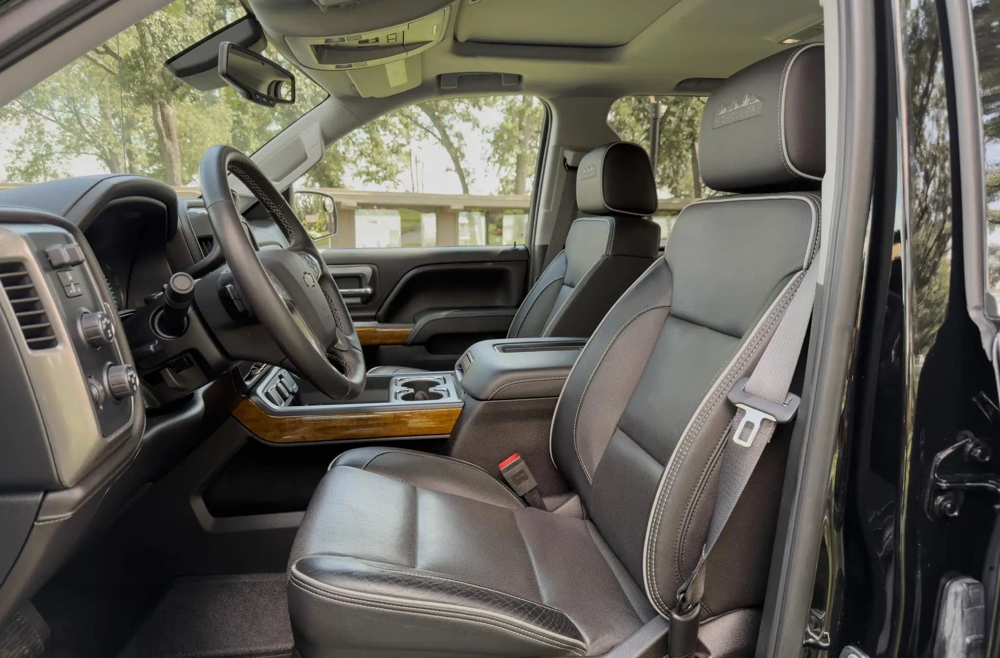 2017 Chevrolet Silverado 1500 High Country 6.2 Crew Cab 4×4, view