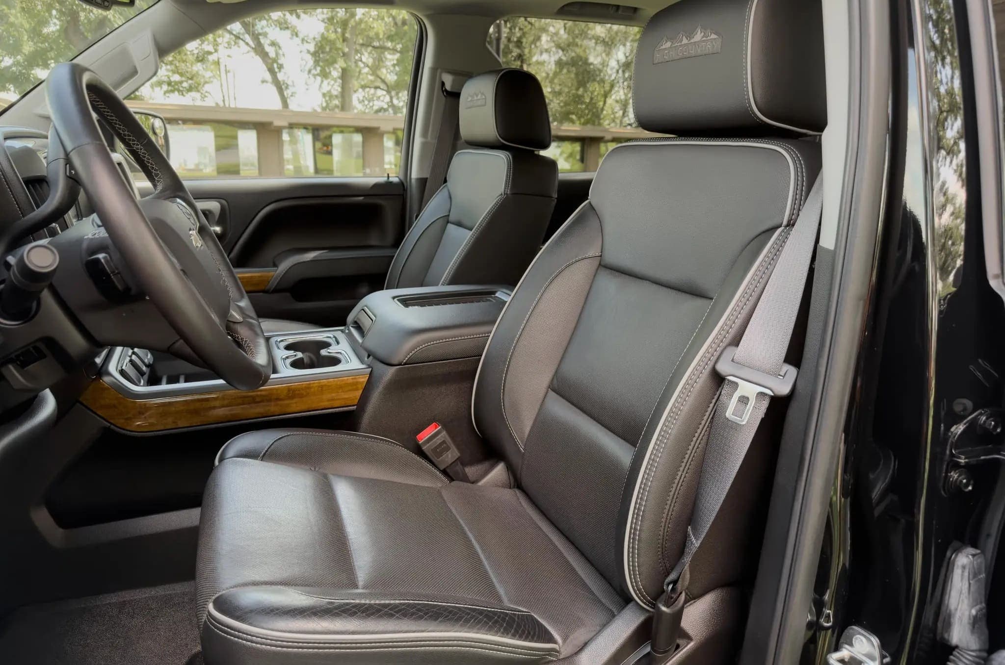 2017 Chevrolet Silverado 1500 High Country 6.2 Crew Cab 4×4, view