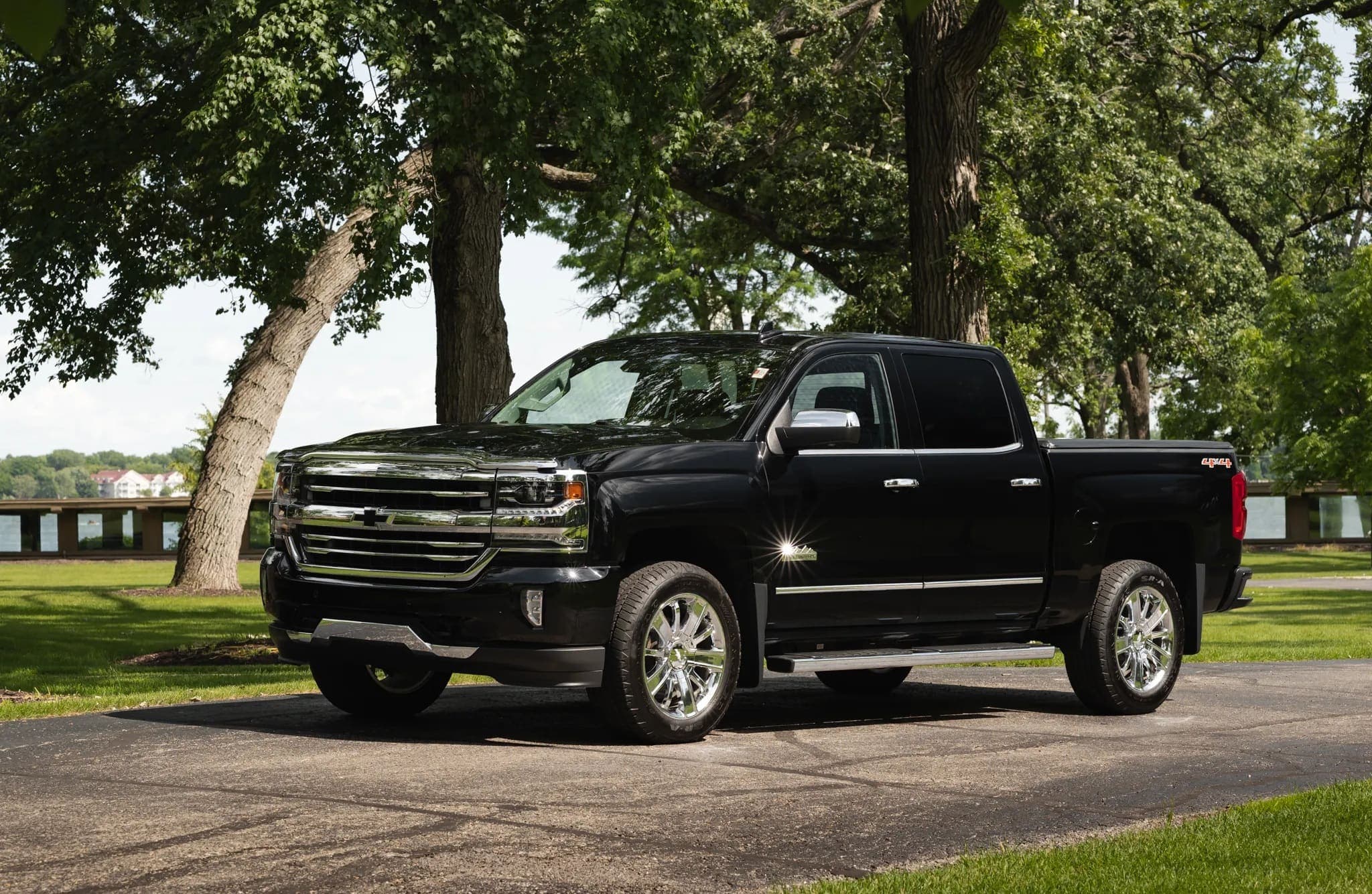2017 Chevrolet Silverado 1500 High Country 6.2 Crew Cab 4×4, view
