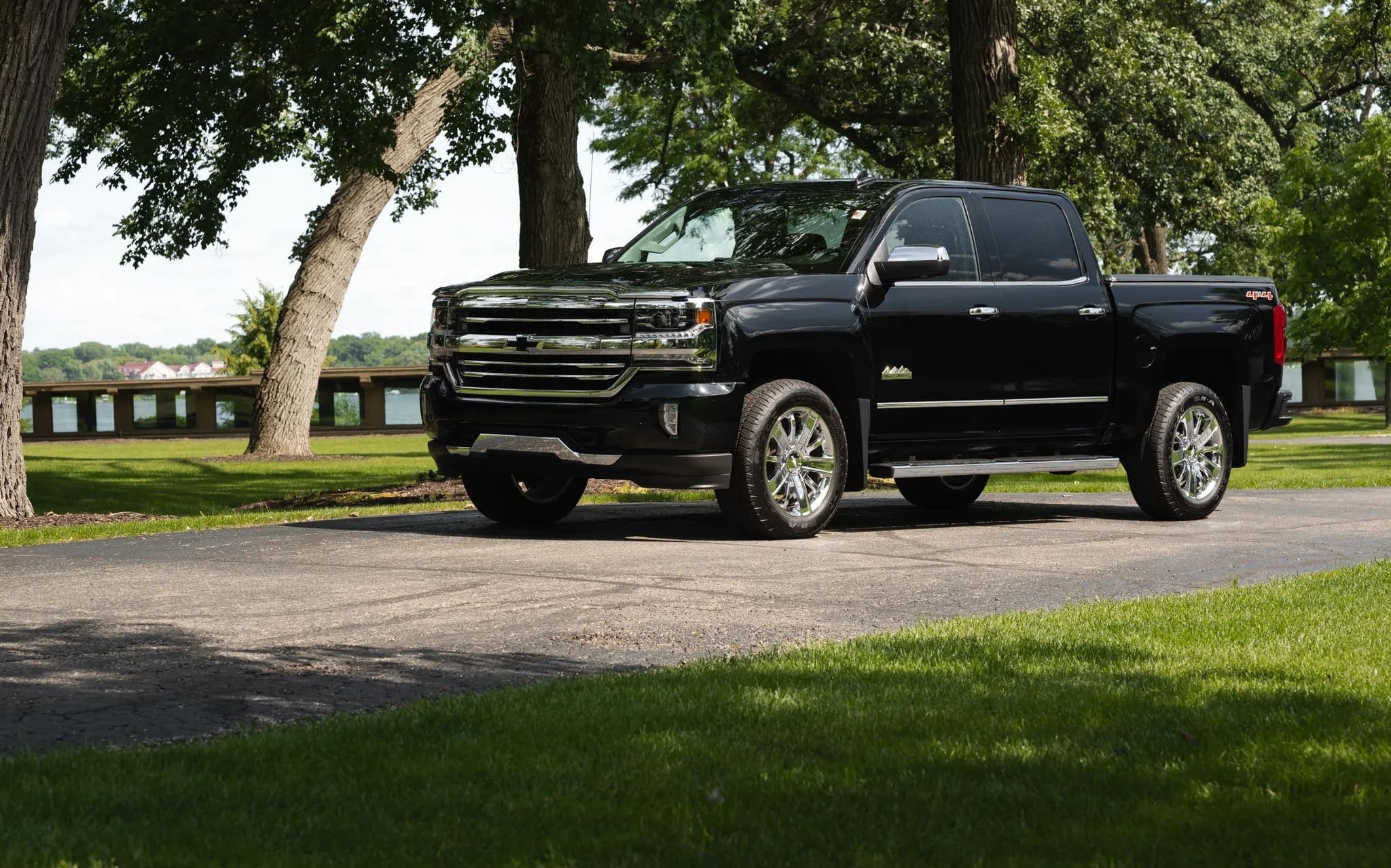 2017 Chevrolet Silverado 1500 High Country 6.2 Crew Cab 4×4, view