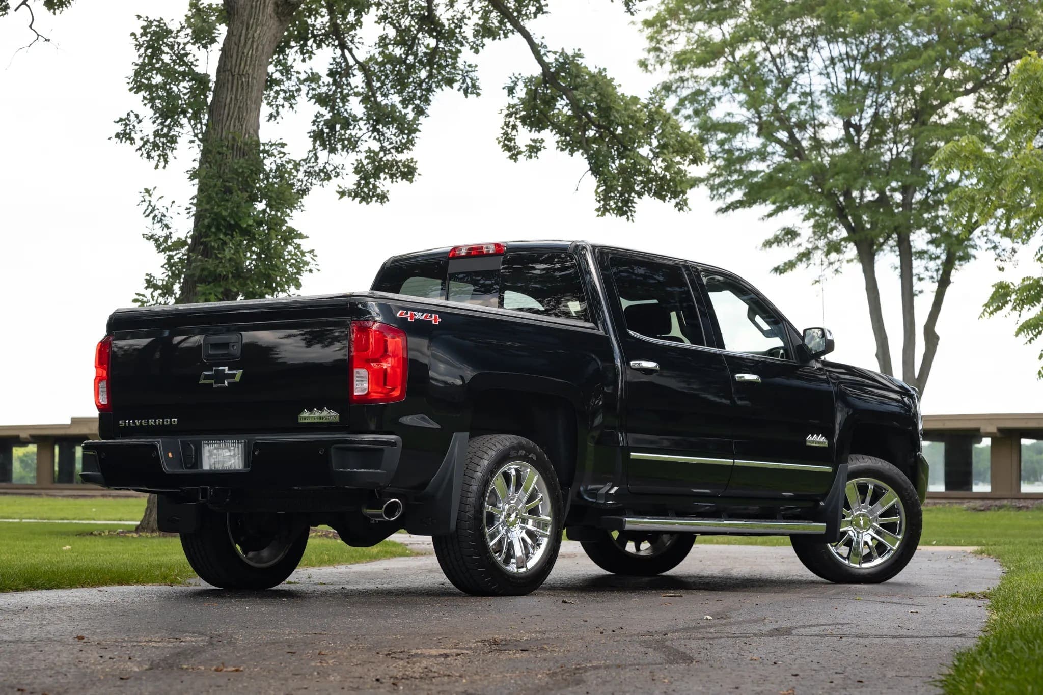 2017 Chevrolet Silverado 1500 High Country 6.2 Crew Cab 4×4, view