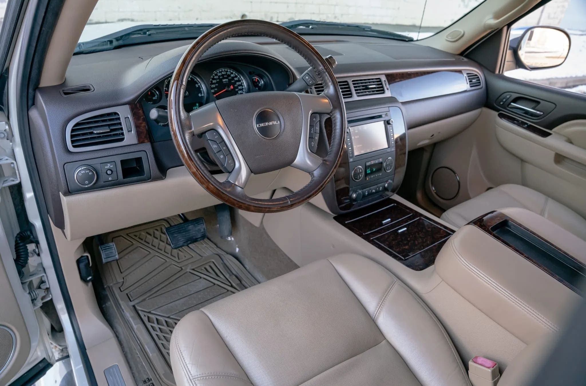 2013 GMC Sierra Denali Crew Cab 6.2L AWD, view