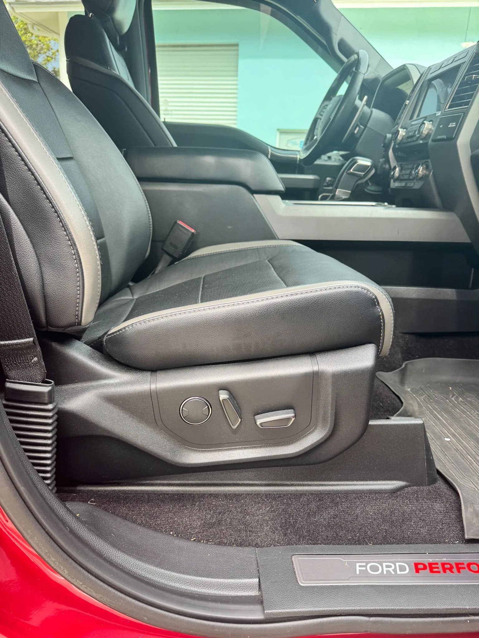 2017 Ford F-150 Raptor Super Crew, view