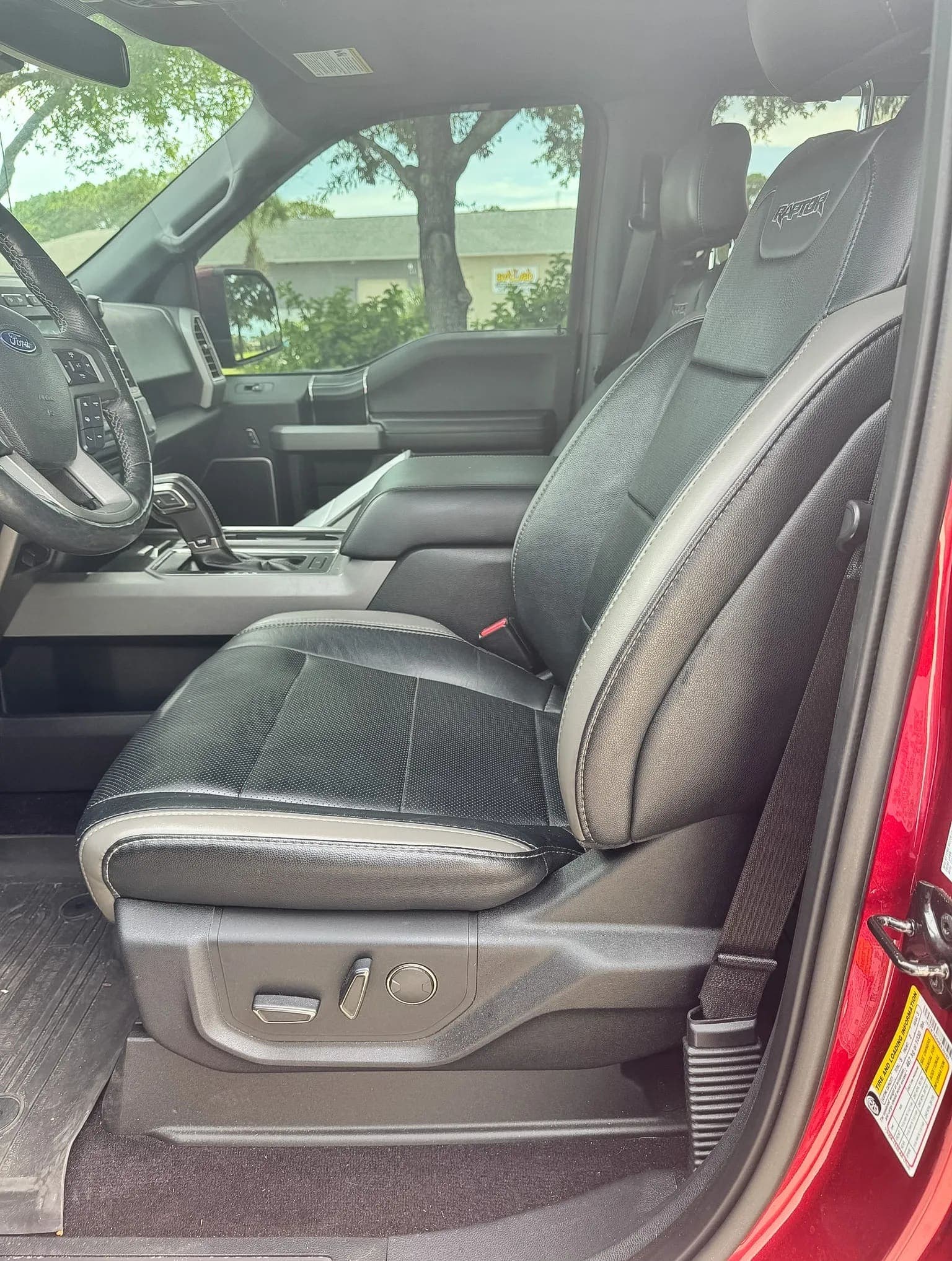 2017 Ford F-150 Raptor Super Crew, view